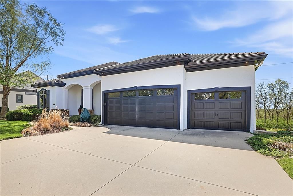 2421 NE Lake Breeze Drive — photo 6