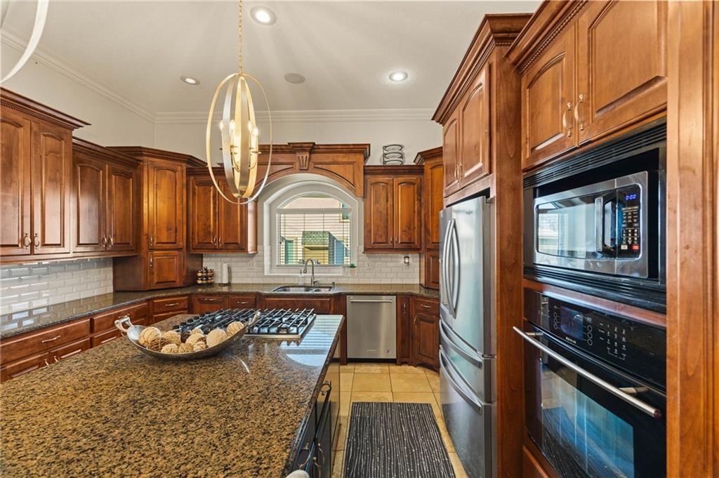 2421 NE Lake Breeze Drive — photo 26