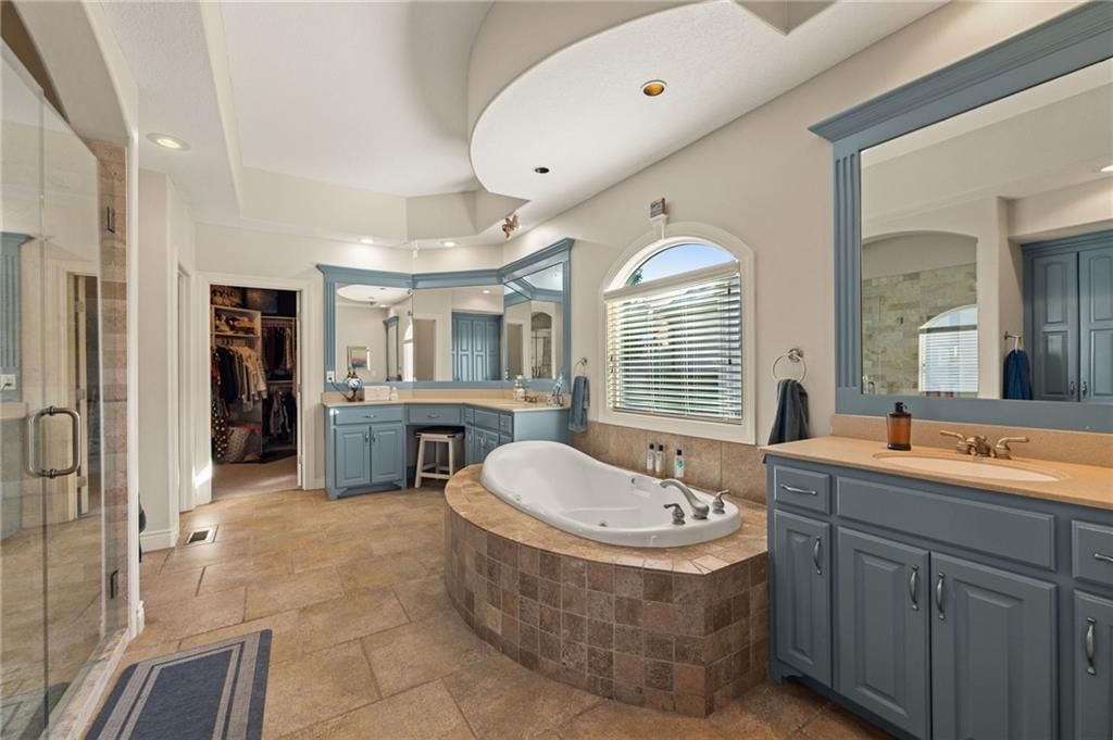 2421 NE Lake Breeze Drive — photo 39