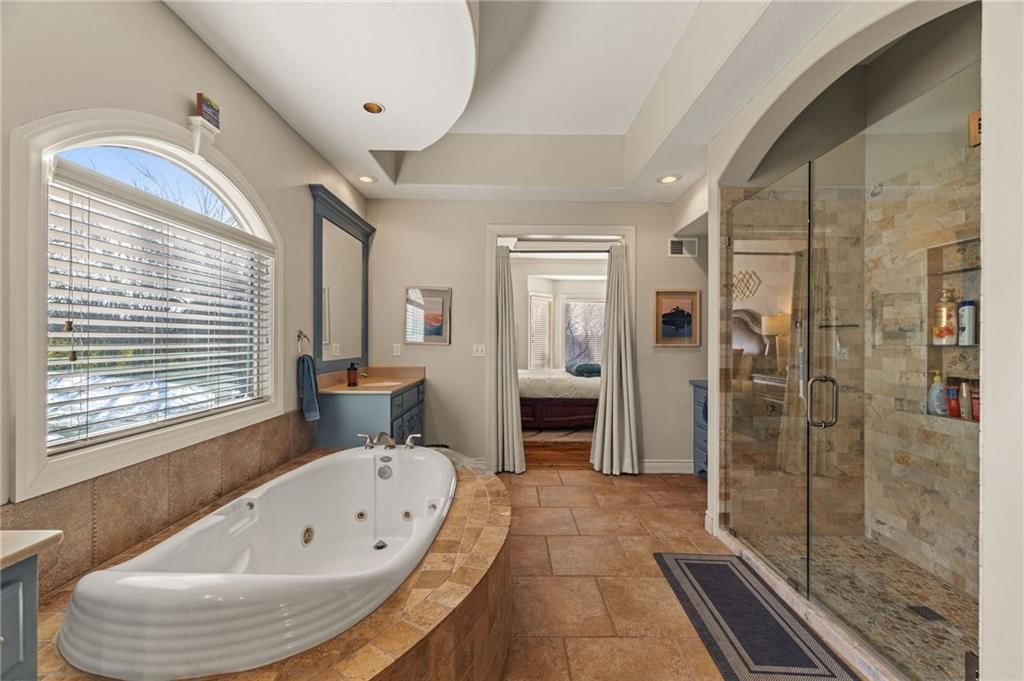 2421 NE Lake Breeze Drive — photo 40