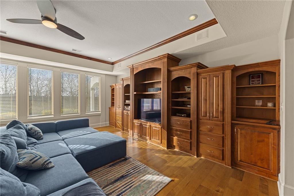 2421 NE Lake Breeze Drive — photo 49