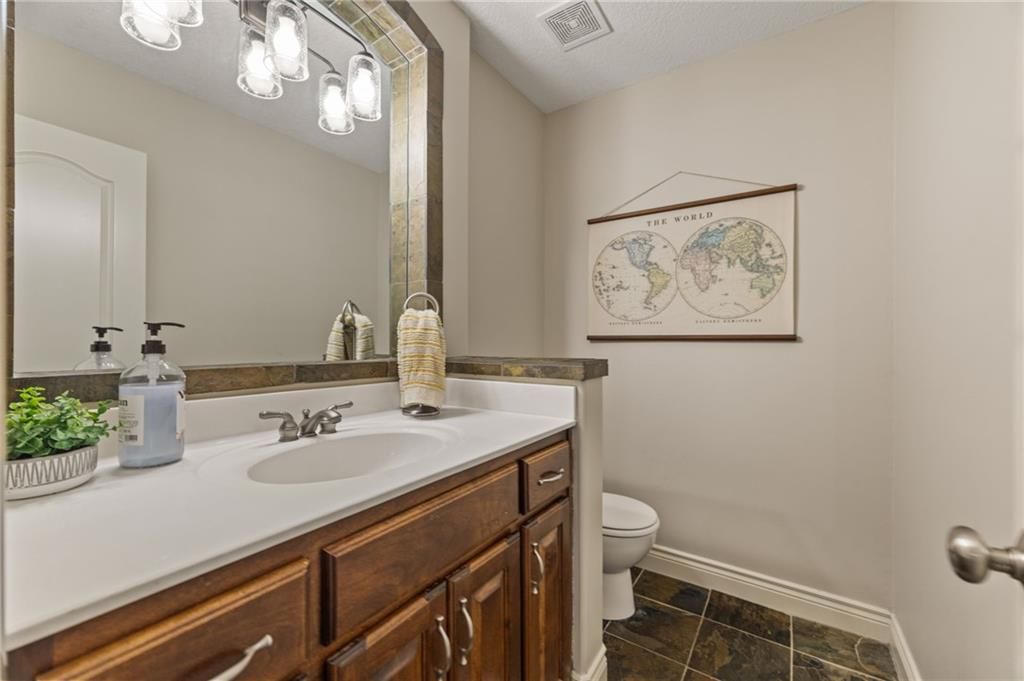 2421 NE Lake Breeze Drive — photo 56