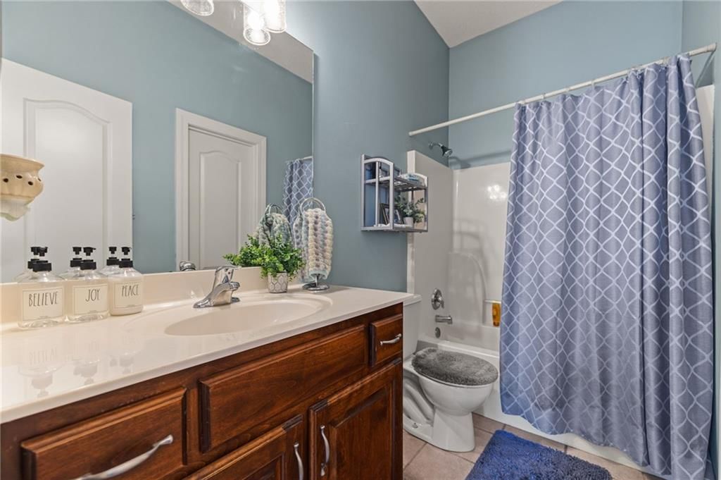 2421 NE Lake Breeze Drive — photo 63