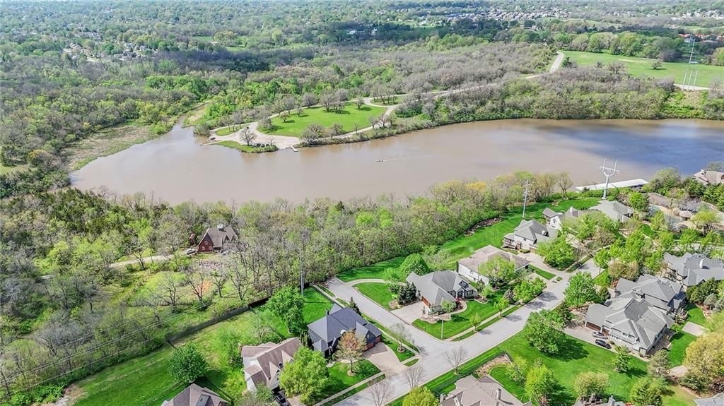 2421 NE Lake Breeze Drive — photo 81