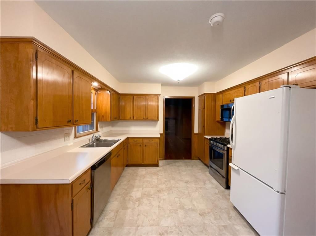 3904 S Stayton Avenue — photo 2