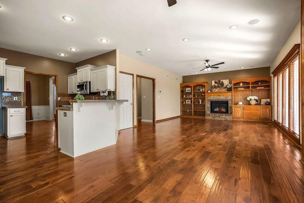2614 N Hoover Road — photo 30