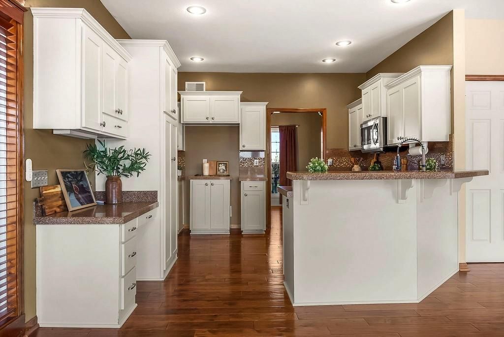2614 N Hoover Road — photo 32