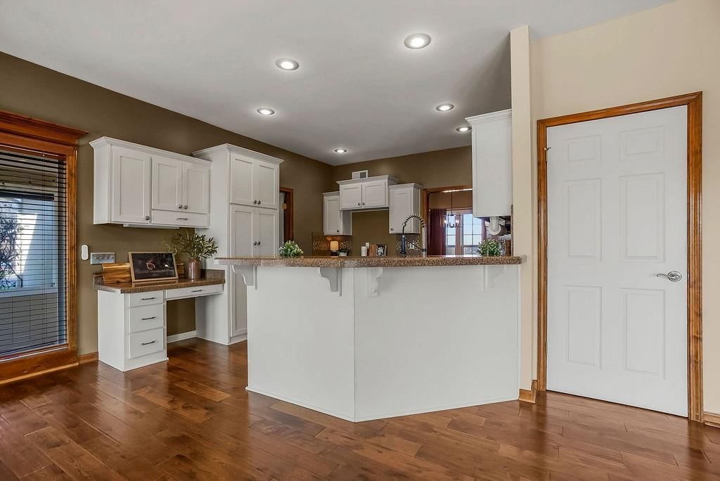 2614 N Hoover Road — photo 35