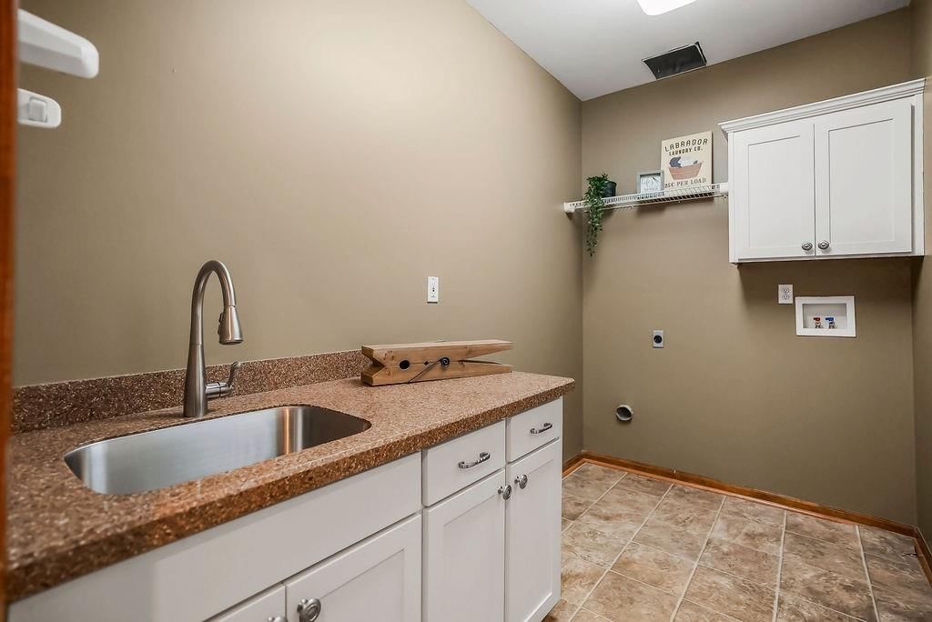 2614 N Hoover Road — photo 36