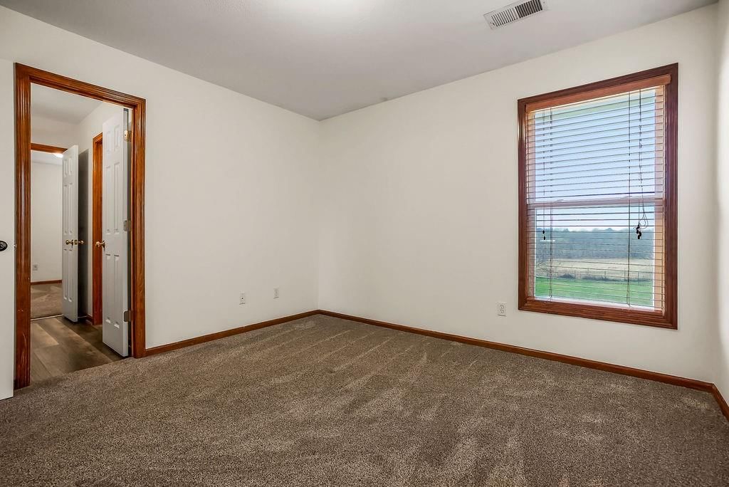 2614 N Hoover Road — photo 45