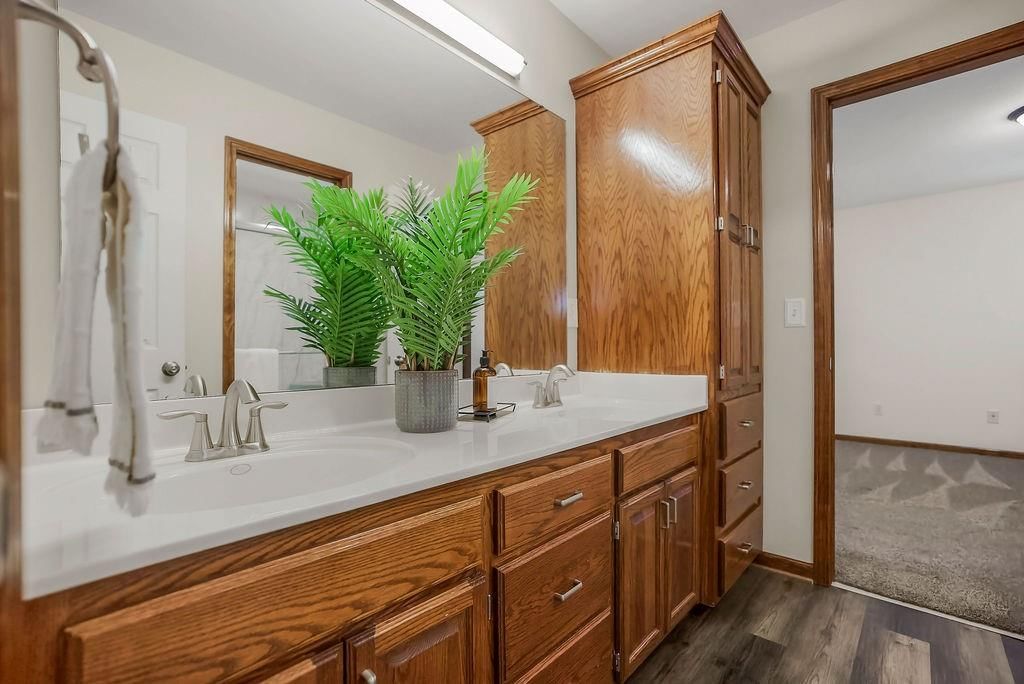 2614 N Hoover Road — photo 46