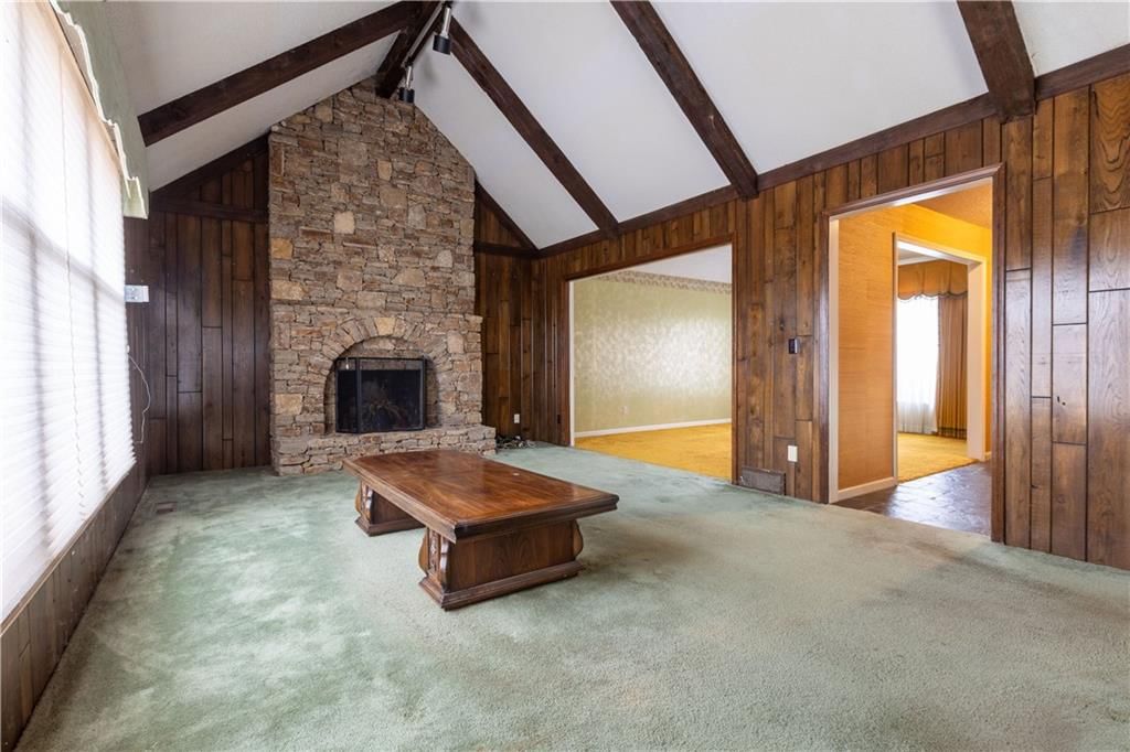 1343 Camelot Drive — photo 8