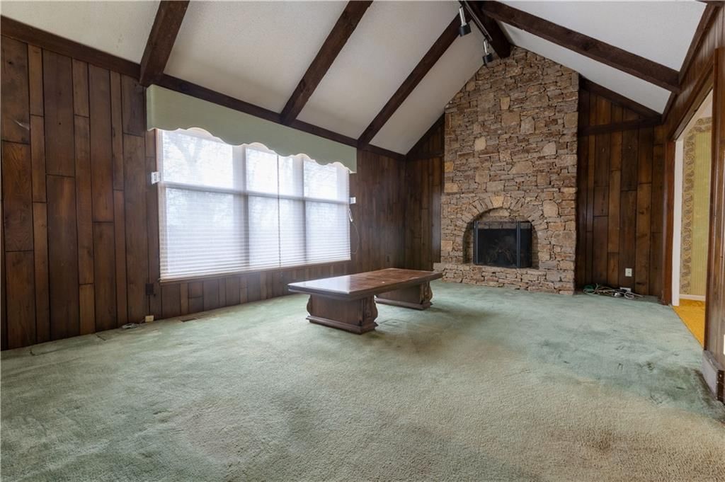 1343 Camelot Drive — photo 9