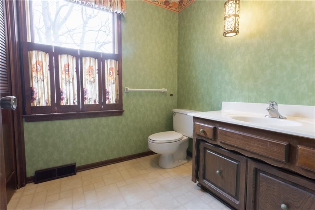 1343 Camelot Drive — photo 14