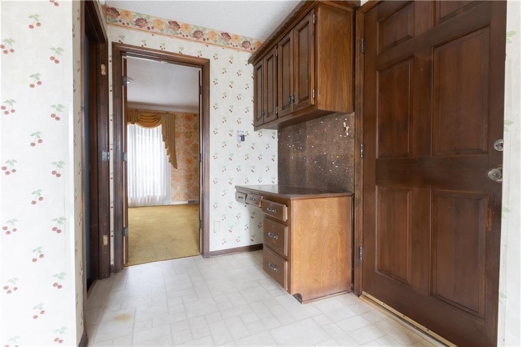 1343 Camelot Drive — photo 17