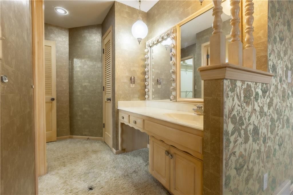 1343 Camelot Drive — photo 24