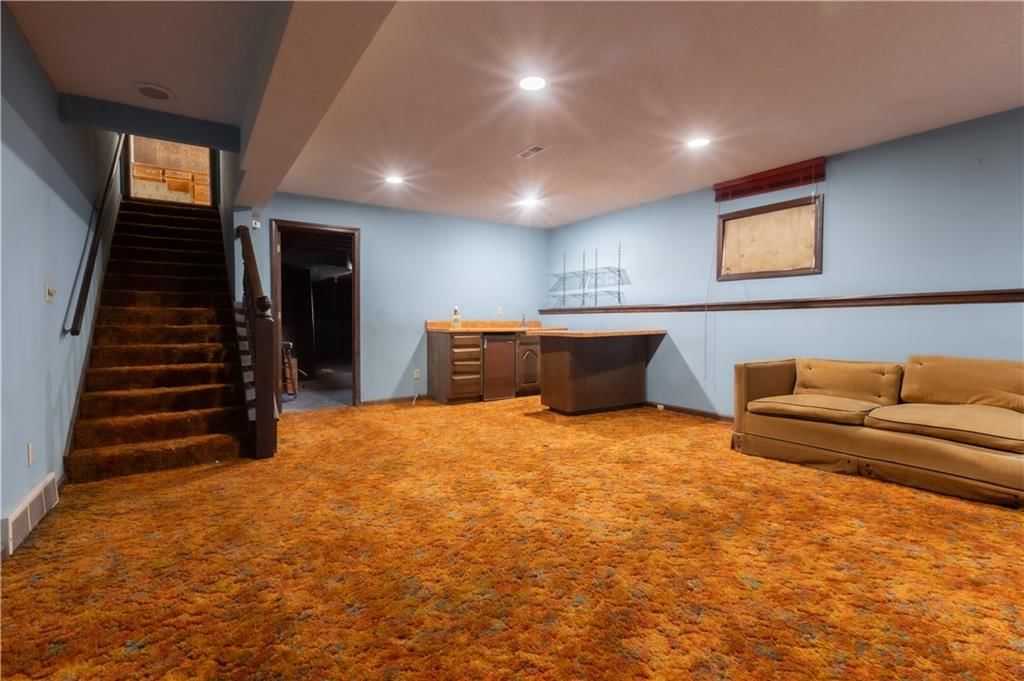 1343 Camelot Drive — photo 32