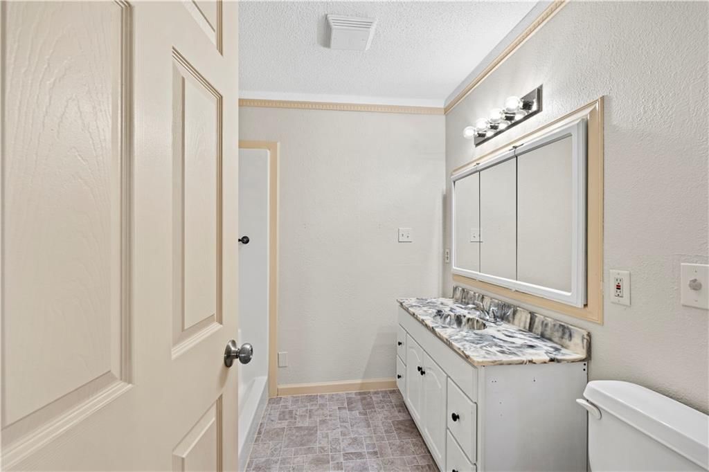 262 W 6th Street — photo 20