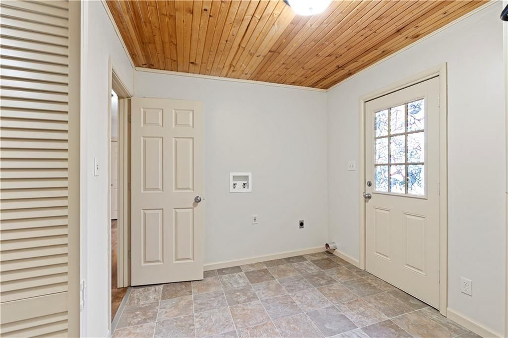 262 W 6th Street — photo 27