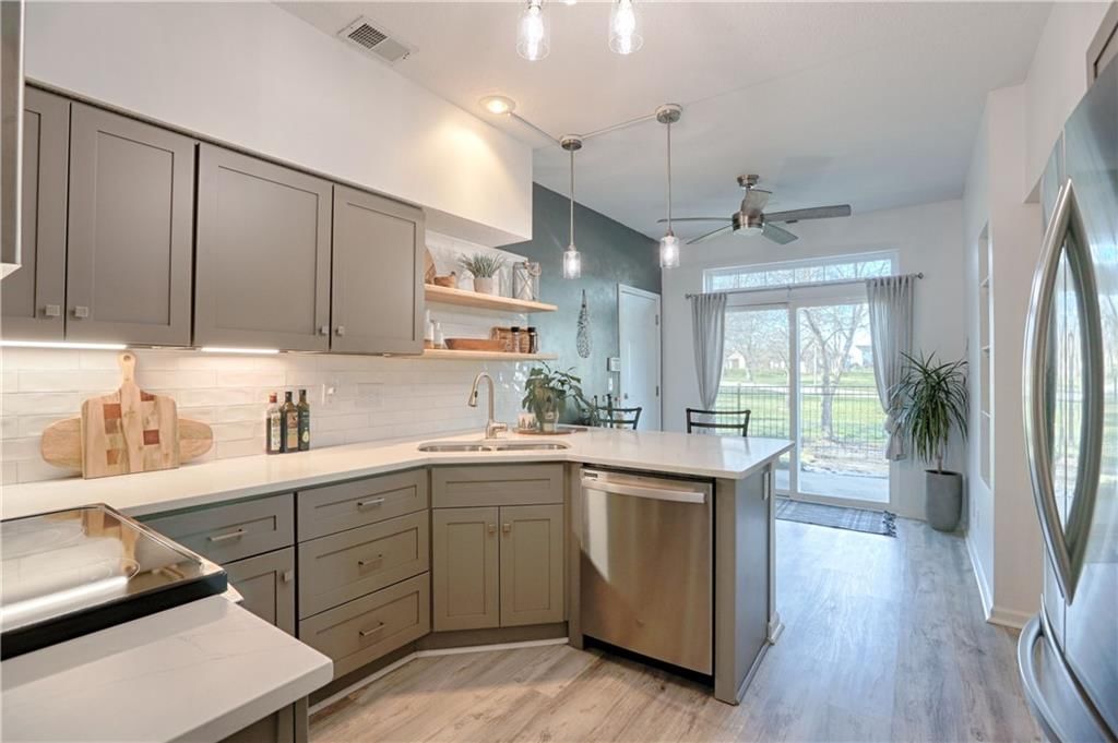 21058 W 118th Terrace — photo 3