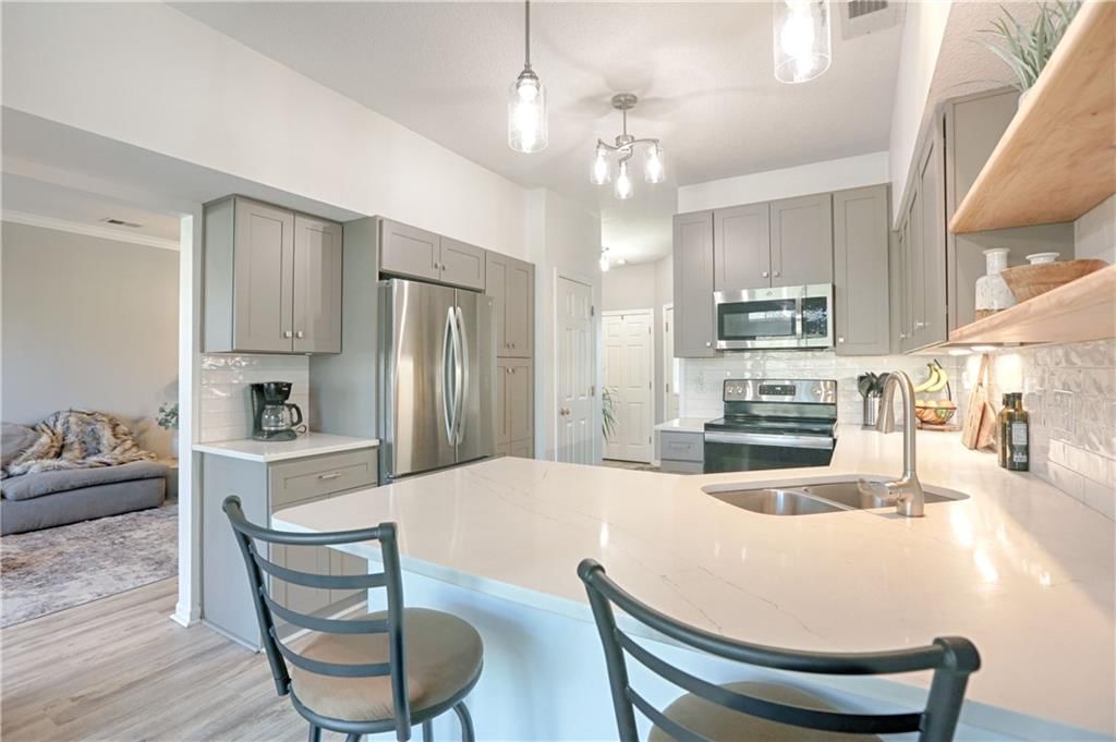 21058 W 118th Terrace — photo 4