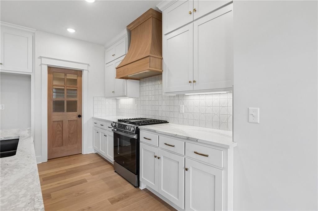 16381 Ingalls Street — photo 8