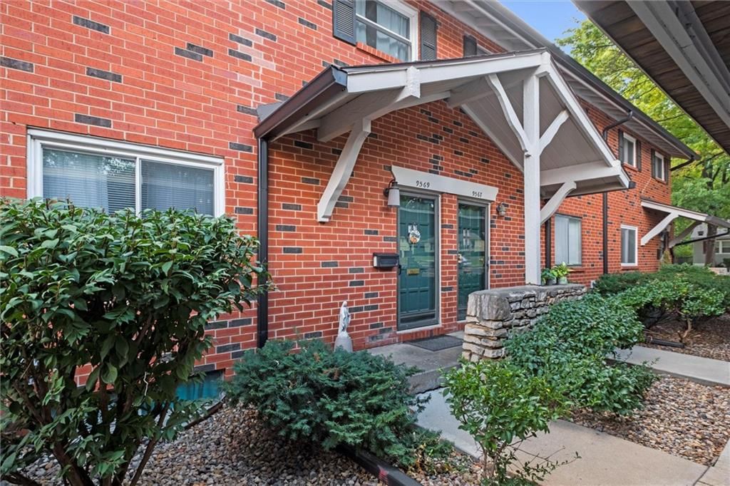 9569 Outlook Drive — photo 2