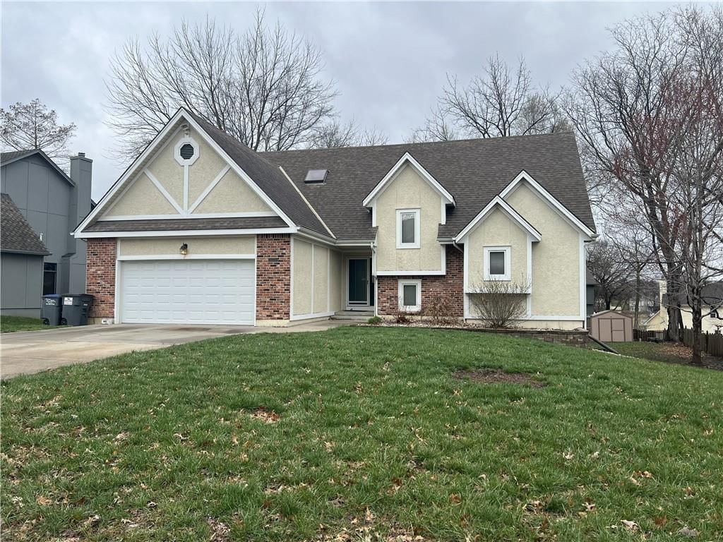 2430 NW Windwood Drive, Lee's Summit, MO