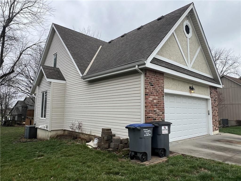 2430 NW Windwood Drive — photo 3