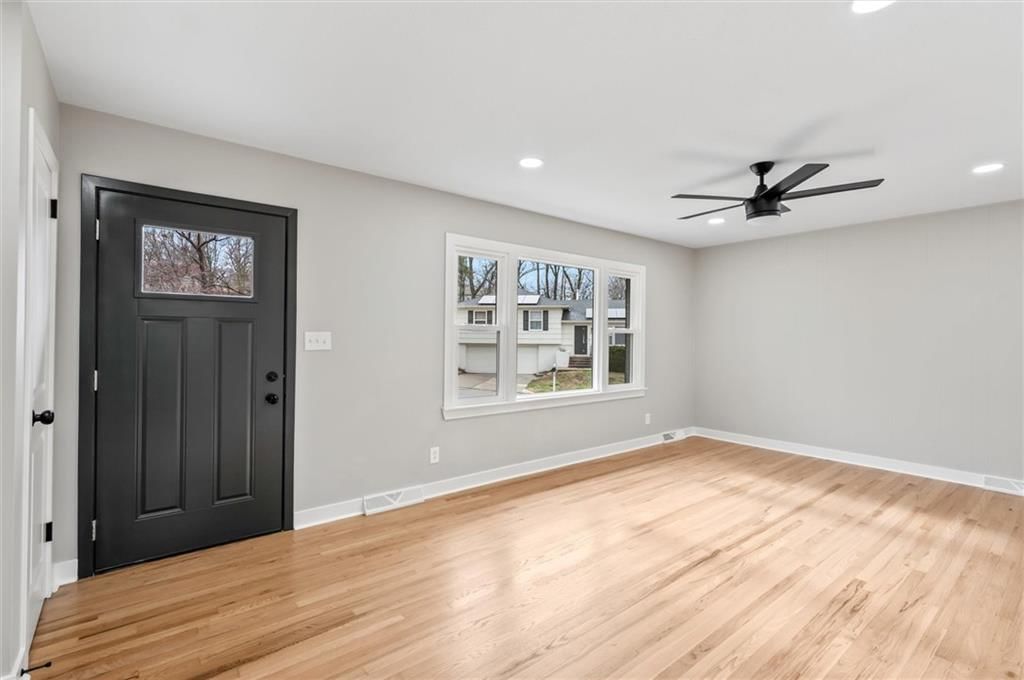 9501 Grand Avenue — photo 2
