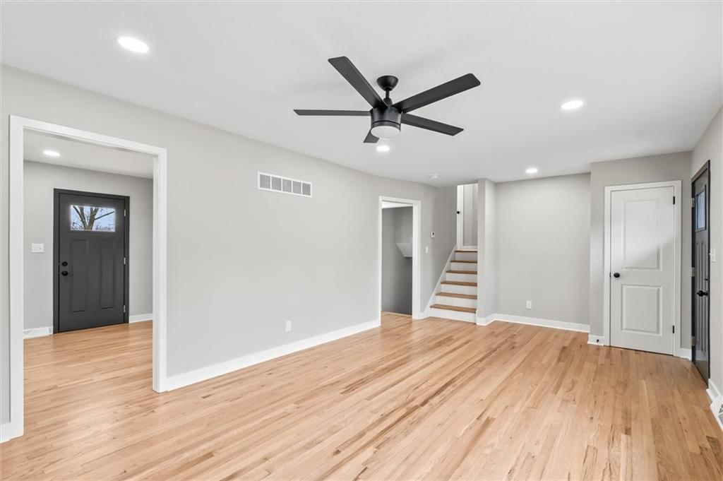 9501 Grand Avenue — photo 3