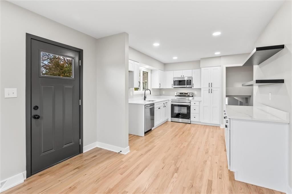 9501 Grand Avenue — photo 4