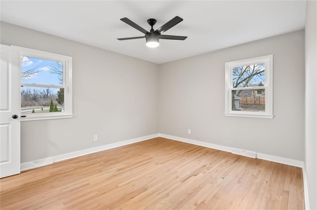 9501 Grand Avenue — photo 13