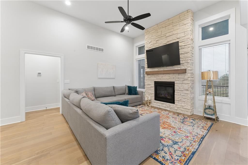 792 NE Algonquin Street — photo 5