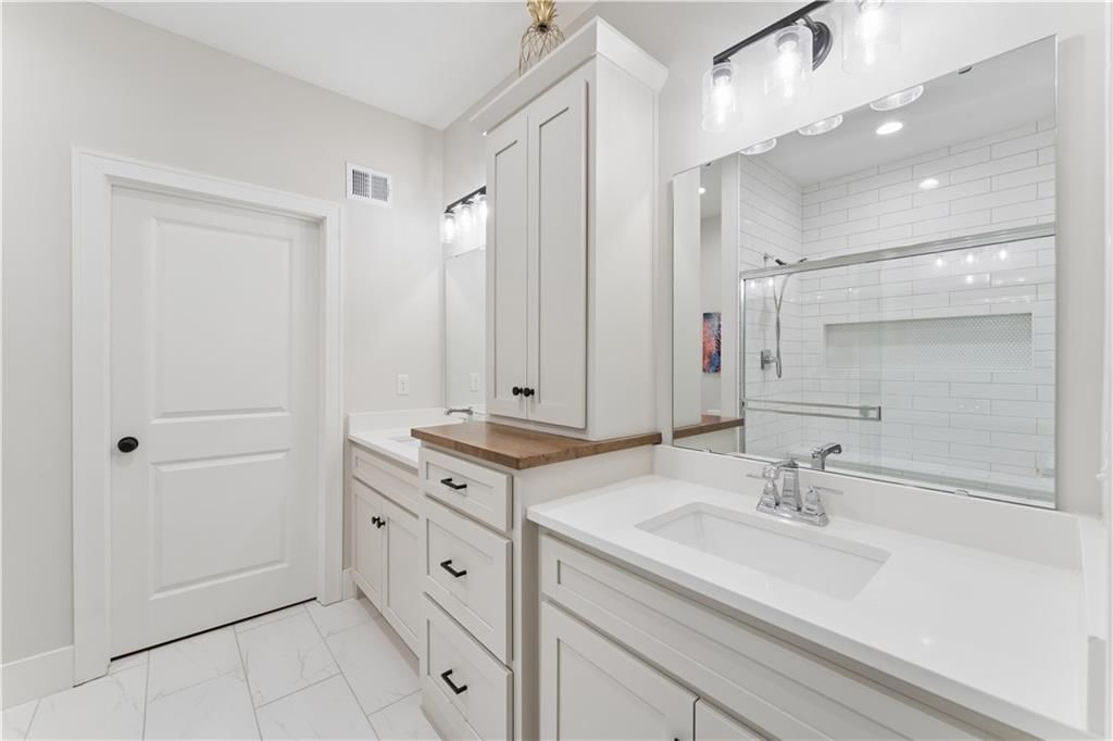 792 NE Algonquin Street — photo 16