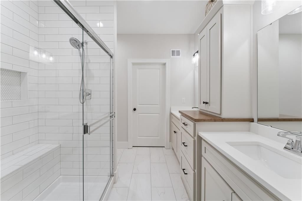 792 NE Algonquin Street — photo 18