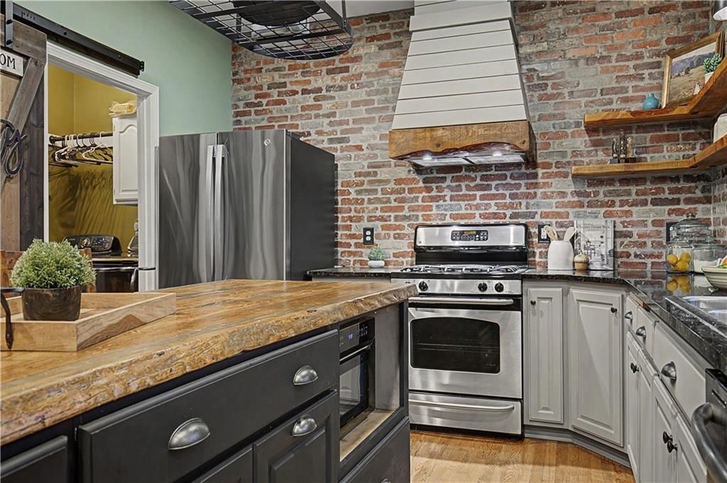 704 SW Trailpark Court — photo 16