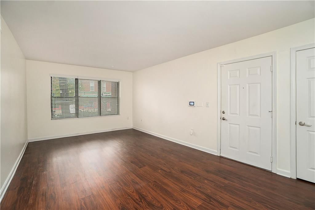 425 W 9th Street — photo 5