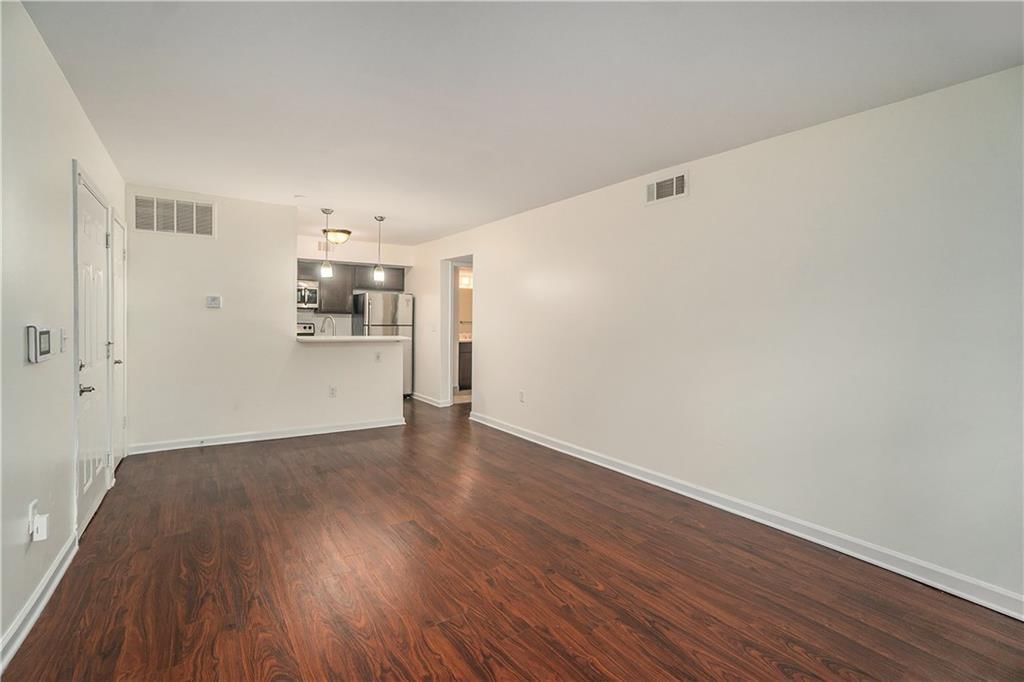 425 W 9th Street — photo 6