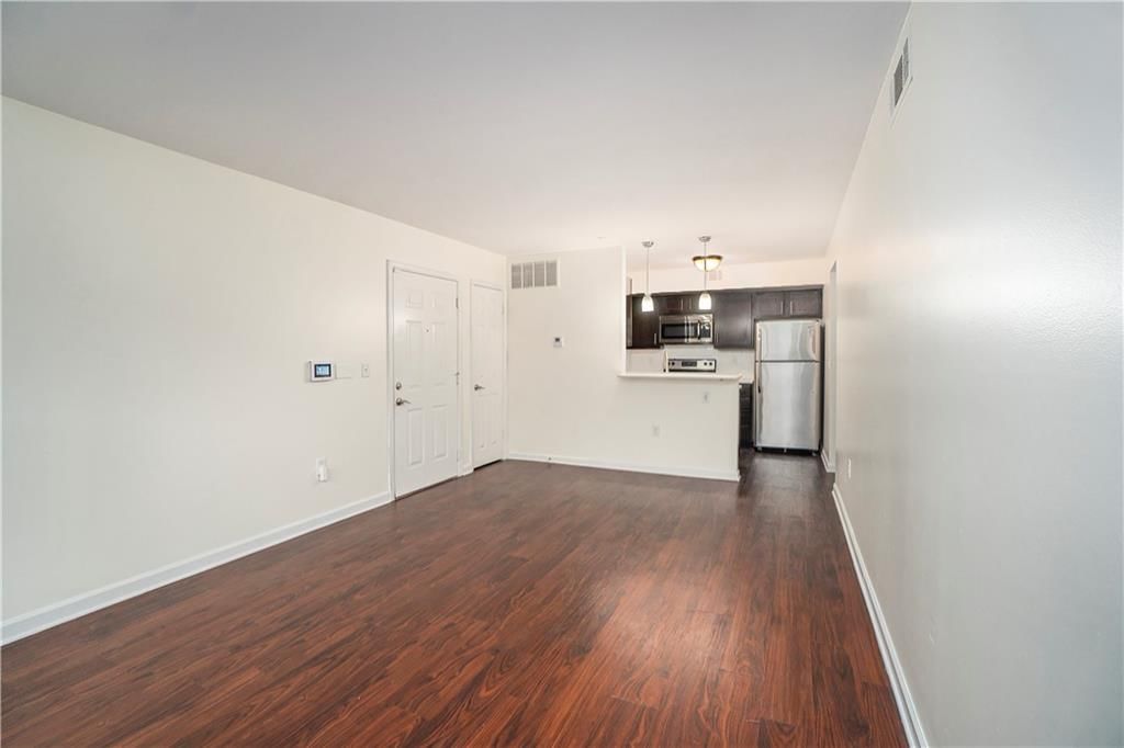 425 W 9th Street — photo 7