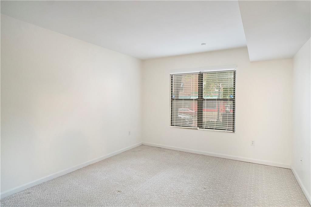 425 W 9th Street — photo 10
