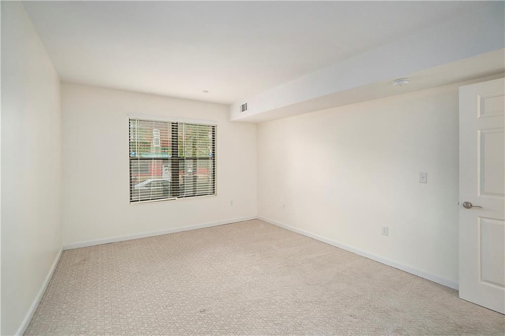 425 W 9th Street — photo 13