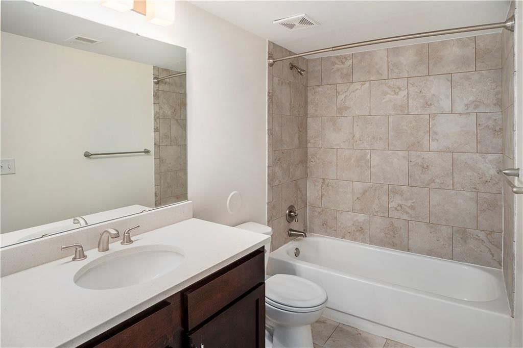 425 W 9th Street — photo 15