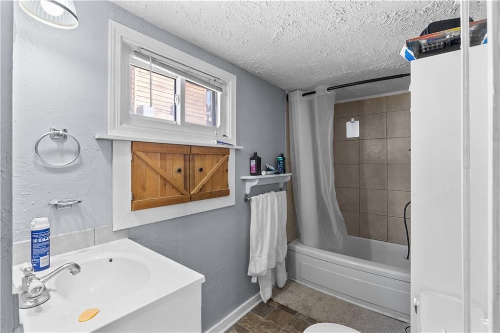 805 Rhodes Avenue — photo 18
