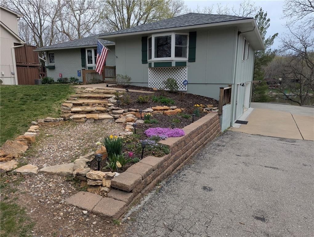 8219 NW Hillside Drive — photo 2