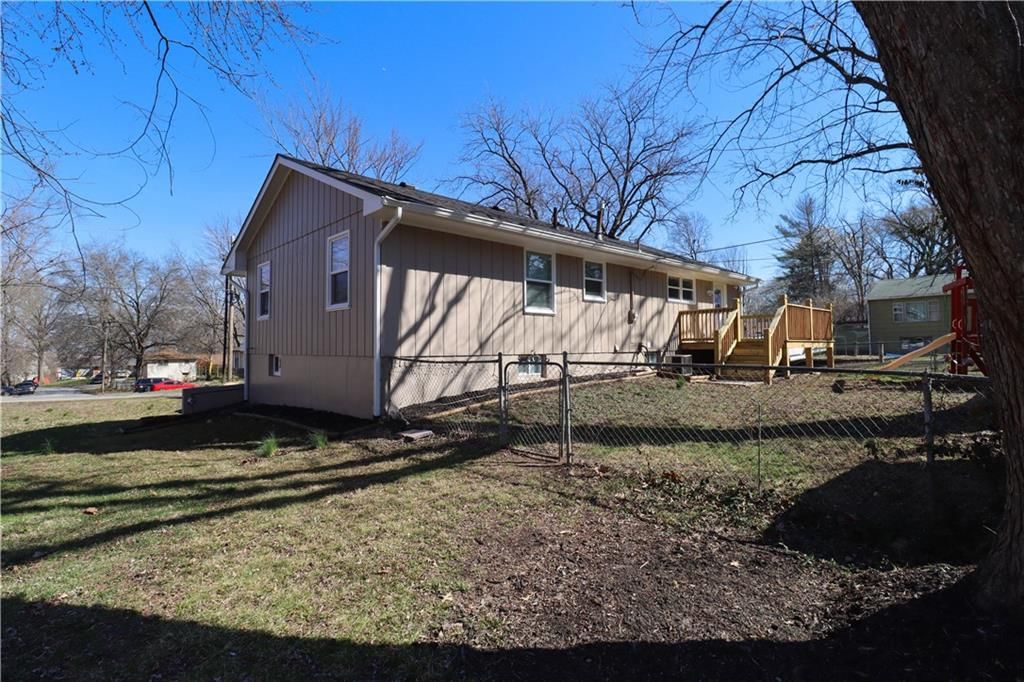 10115 E 31st Street — photo 30