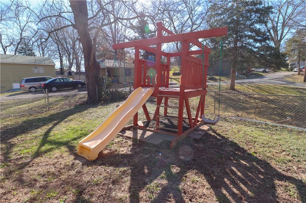 10115 E 31st Street — photo 36