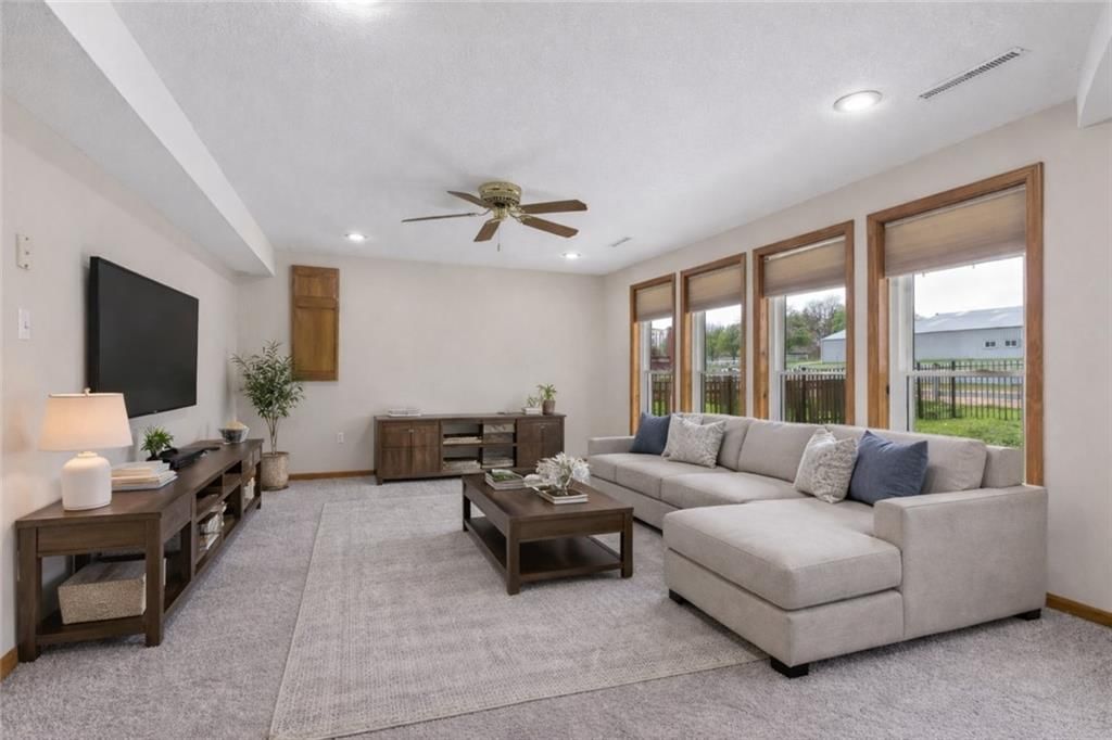 7808 N Nodaway Avenue — photo 30