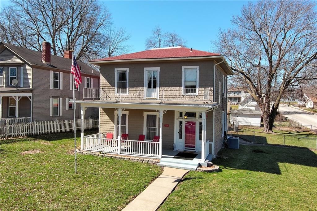 904 3rd Avenue, Leavenworth, KS