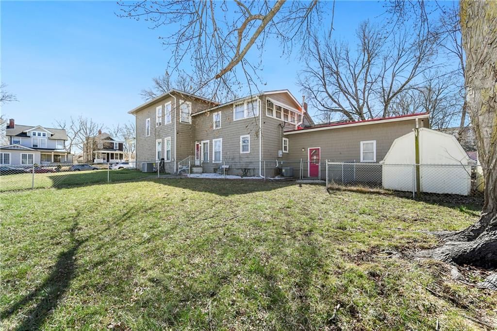 904 3rd Avenue — photo 37